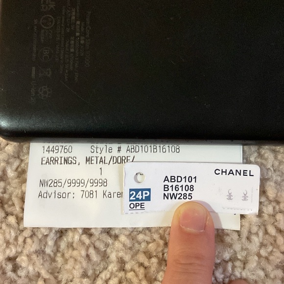 Authentic Chanel CC earrings - Picture 6 of 14